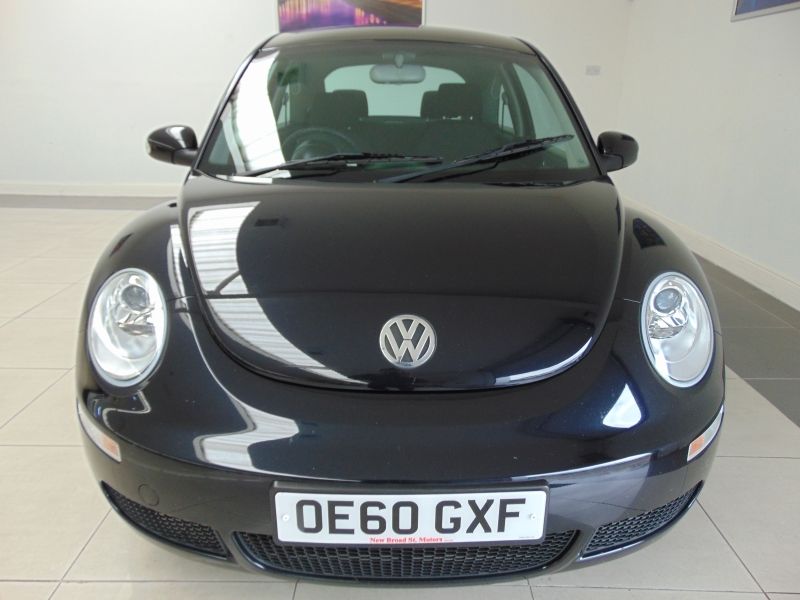 2010 Volkswagen Beetle Luna 8V image 2