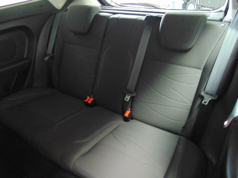 2014 Ford Fiesta Style image 5
