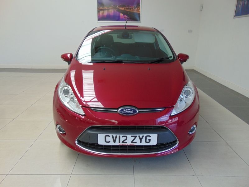 2012 Ford Fiesta Titanium image 2