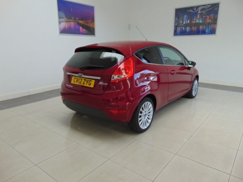 2012 Ford Fiesta Titanium image 3