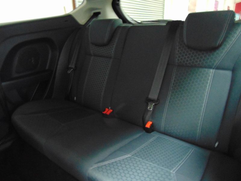 2012 Ford Fiesta Titanium image 7
