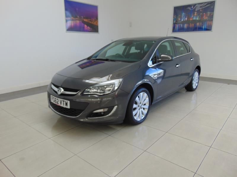 2012 Vauxhall Astra Se image 1