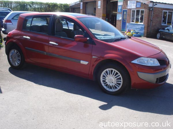 2006 Renault Megane 2.0 VVT Privilege image 2