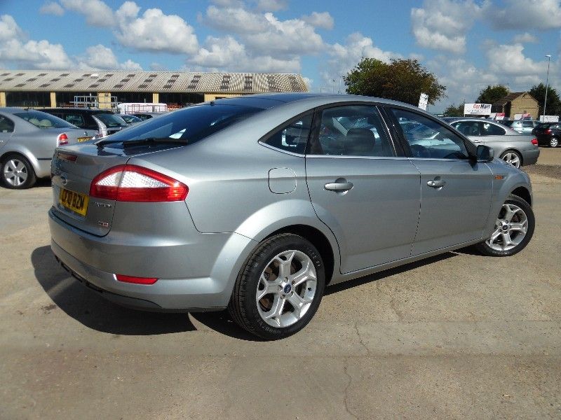 2010 Ford Mondeo 2.0 TDCi Titanium 5dr image 3