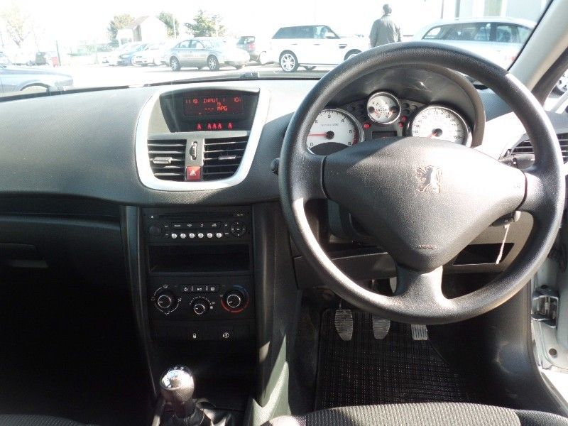 2010 Peugeot 207 1.6 HDi S 5dr (a/c) image 5