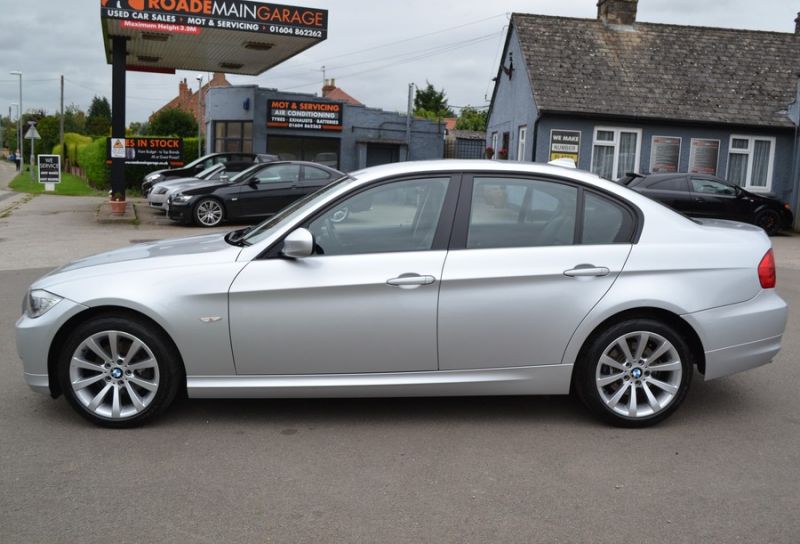 2010 BMW 3 Series 2.0 318d image 3