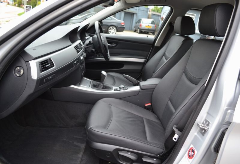 2010 BMW 3 Series 2.0 318d image 5