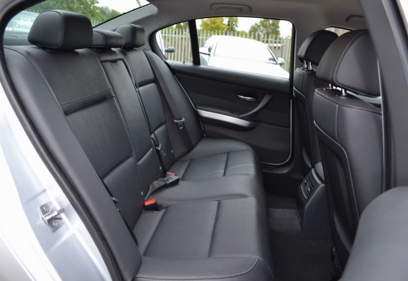 2010 BMW 3 Series 2.0 318d image 7