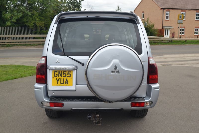 2005 Mitsubishi Shogun 3.2 image 2