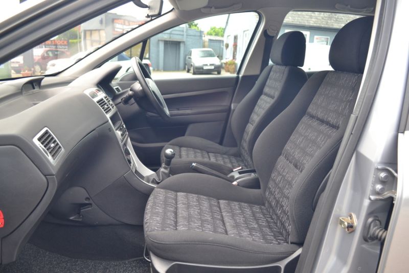 2004 Peugeot 307 1.6 HDi S image 5