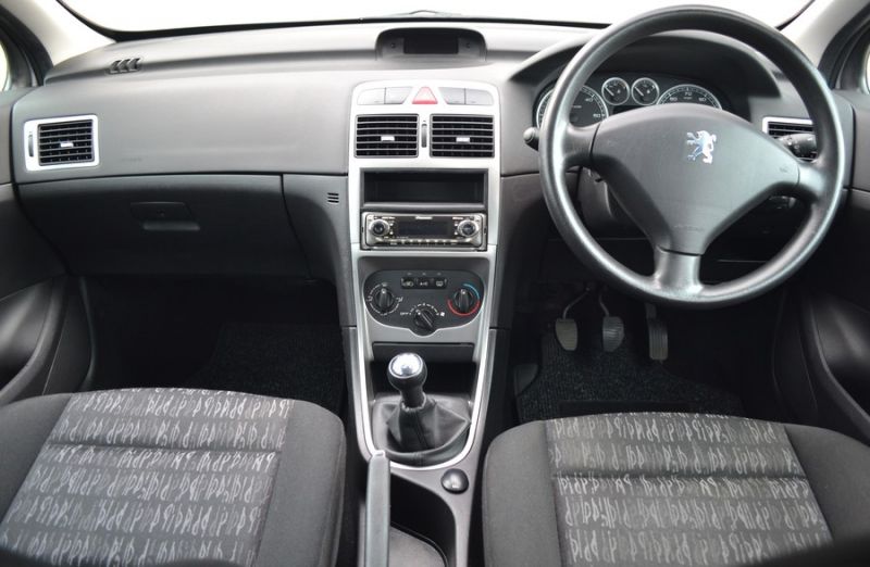 2004 Peugeot 307 1.6 HDi S image 6