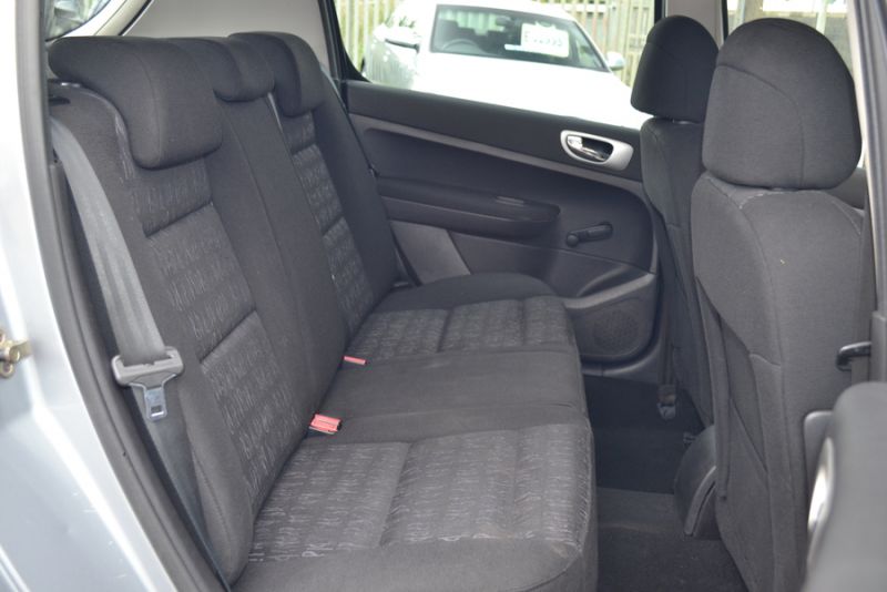 2004 Peugeot 307 1.6 HDi S image 7
