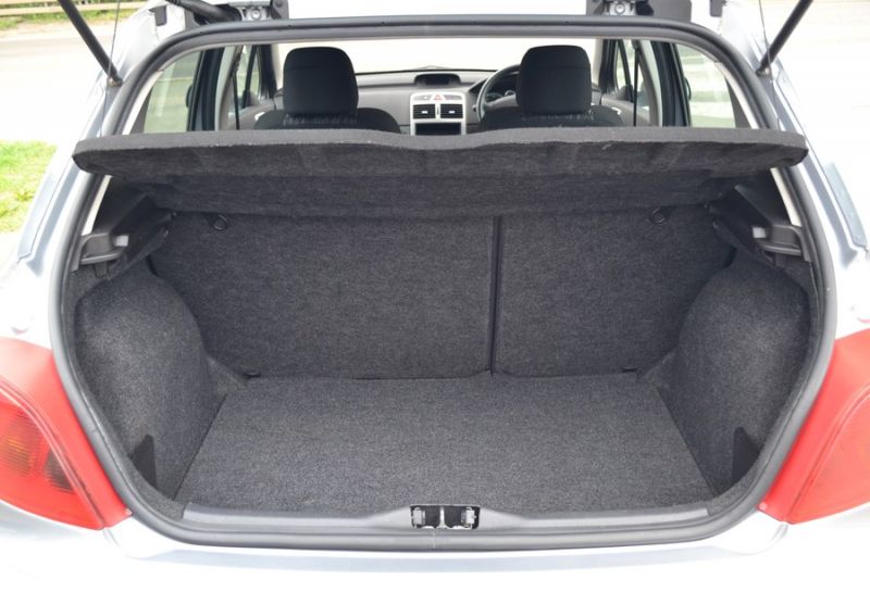 2004 Peugeot 307 1.6 HDi S image 8