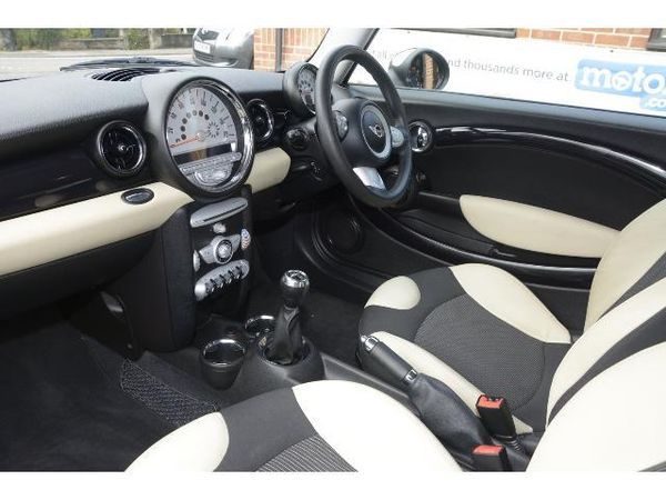 2008 MINI Hatchback 1.6 Cooper Chili Pack image 5