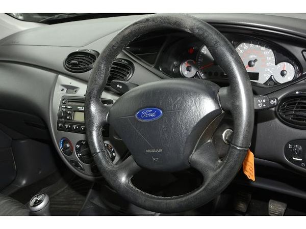 2002 Ford Focus 1.6 Zetec image 5