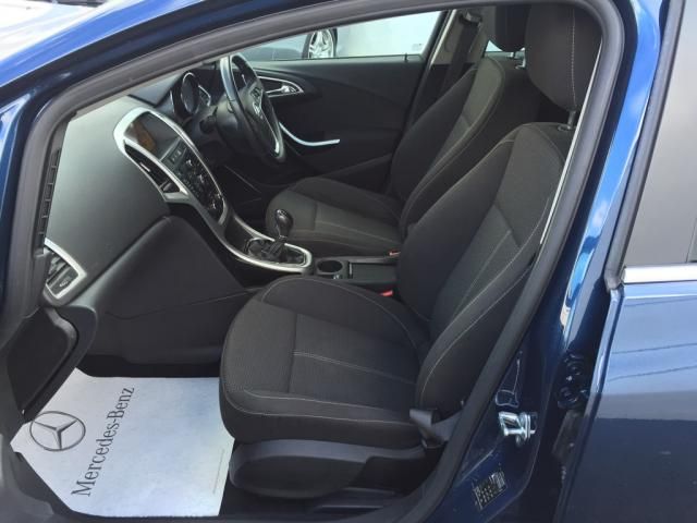 2011 VAUXHALL ASTRA 1.7 CDTi ecoFLEX 16v SRi image 6