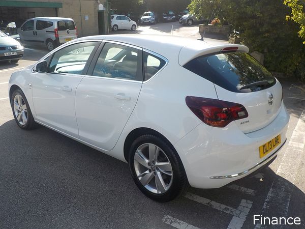2013 Vauxhall Astra 1.6i 16V SRi Auto image 3
