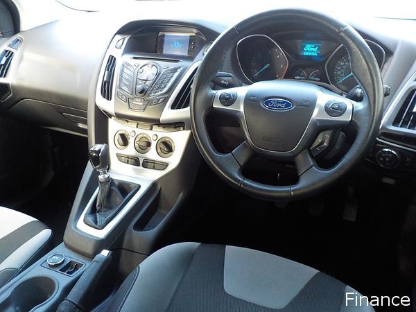 2012 Ford Focus 1.6 TDCi 115 Zetec image 6