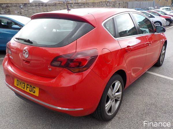 2013 Vauxhall Astra 1.6i 16V SRi image 4