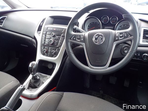 2013 Vauxhall Astra 1.6i 16V SRi image 6