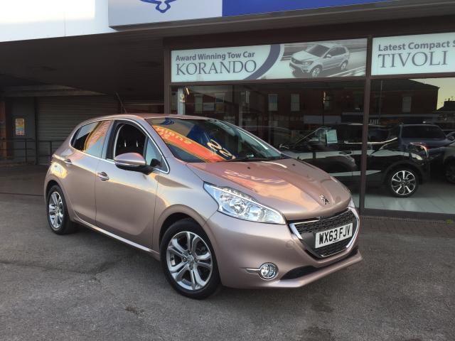 2013 PEUGEOT 208 1.2 ALLURE 5d image 1