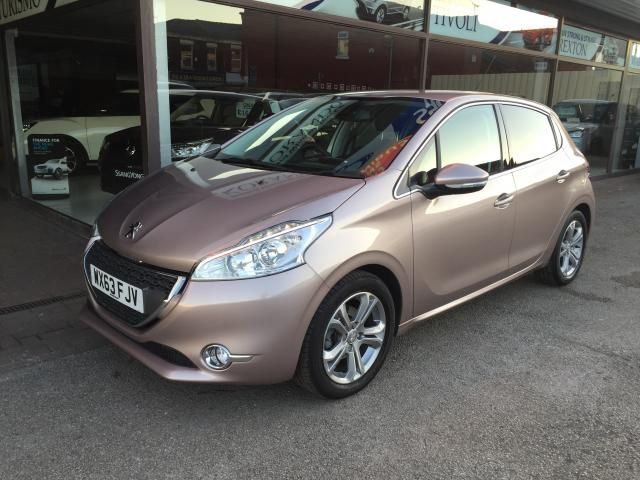 2013 PEUGEOT 208 1.2 ALLURE 5d image 2