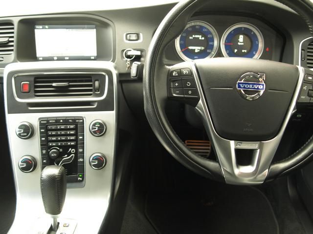 2012 VOLVO V60 2.0 D3 R-DESIGN image 4