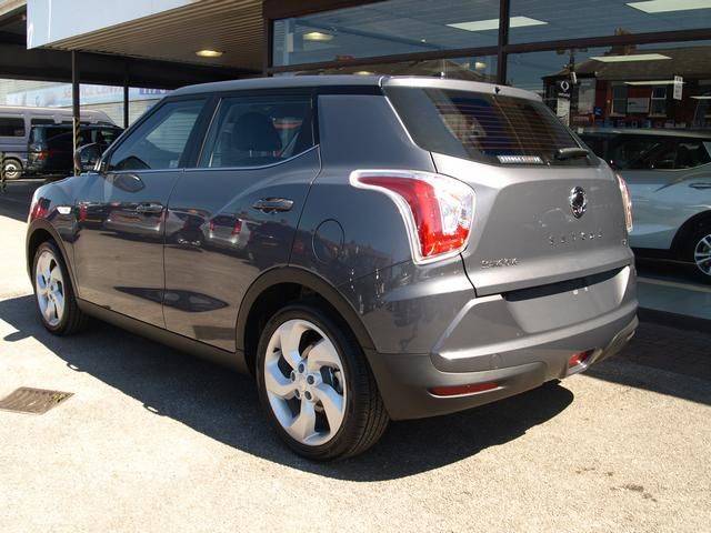 2015 SSANGYONG TIVOLI 1.6 EX 5dr image 3