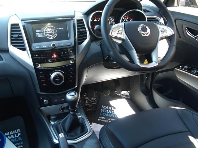 2015 SSANGYONG TIVOLI 1.6 EX 5dr image 4