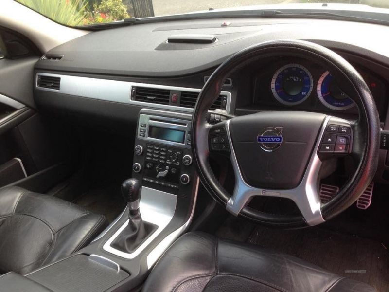 2010 Volvo S80 SE R-DESIGN D image 5