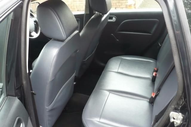 2006 FORD FIESTA 1.4 GHIA 16V 5d image 7