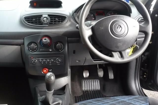 2005 RENAULT CLIO 1.1 EXTREME 16V 3d image 5