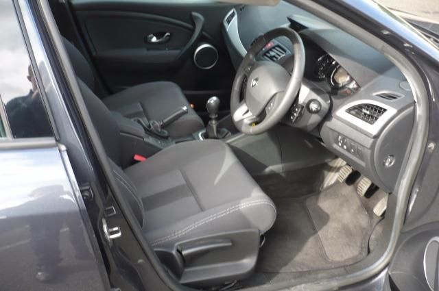 2010 RENAULT MEGANE 1.6 DYNAMIQUE VVT 5d image 6