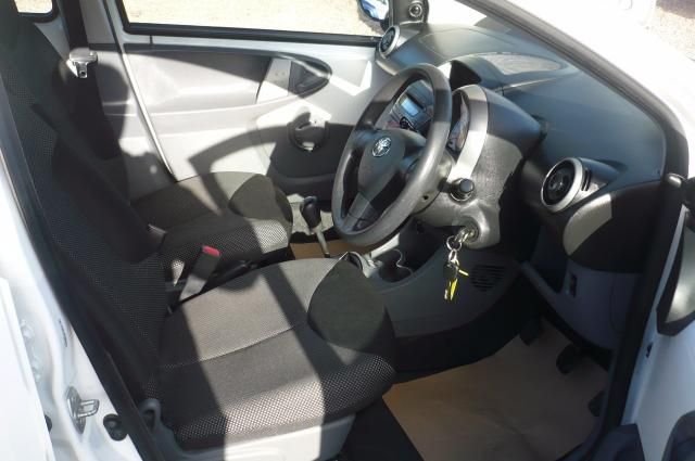 2012 TOYOTA AYGO 1.0 VVT-I PLUS 5d image 6