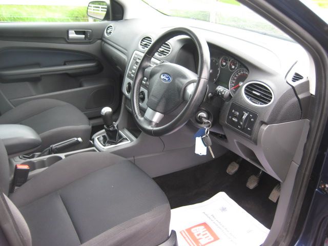 2005 FORD Focus 1.6 Zetec Climate image 4