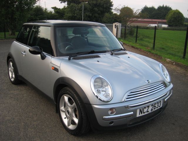 2002 MINI Cooper 1.6 image 1