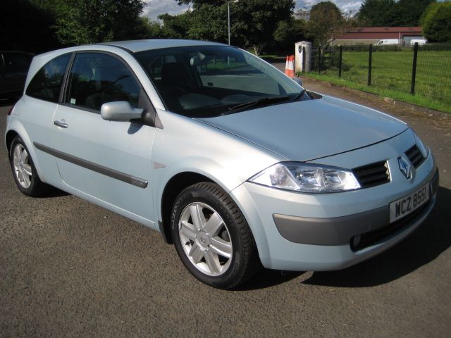 2004 RENAULT Megane 1.4 Dynamique image 1