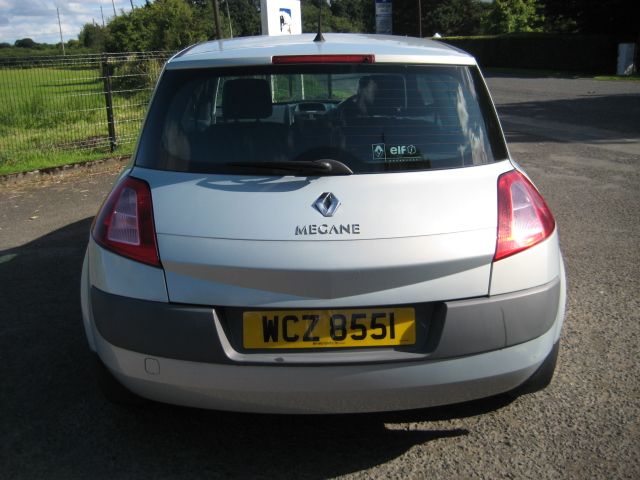 2004 RENAULT Megane 1.4 Dynamique image 3