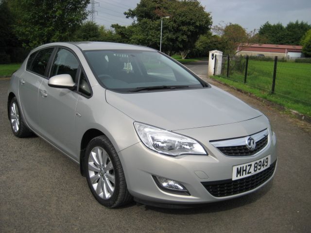 2010 VAUXHALL Astra 1.4 Exclusiv image 1