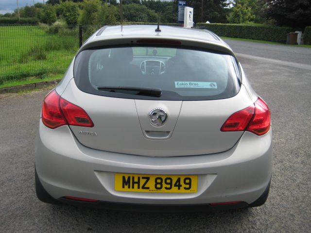 2010 VAUXHALL Astra 1.4 Exclusiv image 2