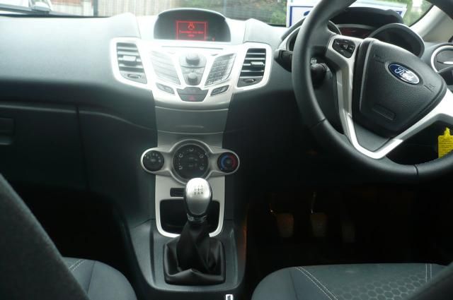 2012 FORD FIESTA 1.2 ZETEC image 6