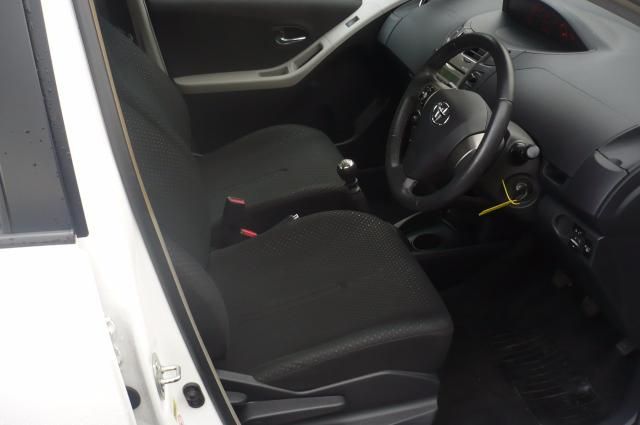 2011 TOYOTA YARIS 1.4 TR D-4D 5d image 4