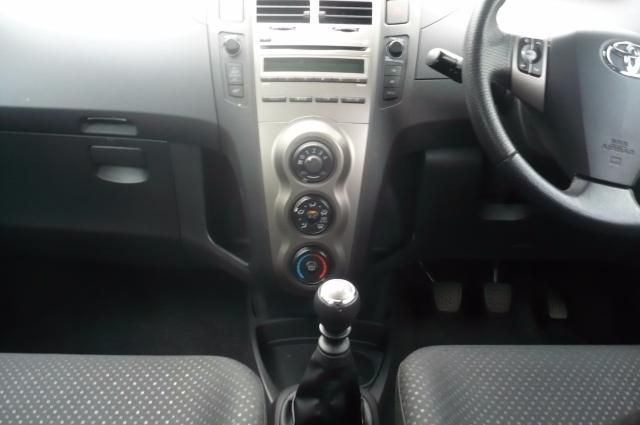 2011 TOYOTA YARIS 1.4 TR D-4D 5d image 5