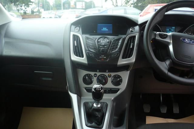 2012 FORD FOCUS 1.6 EDGE TDCI 115 5d image 4