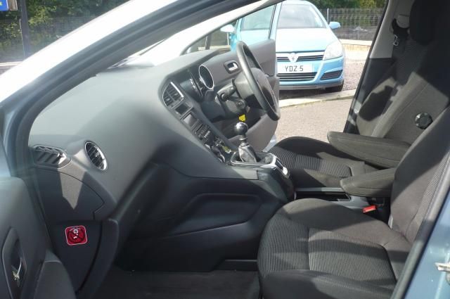 2011 PEUGEOT 5008 1.6 HDI SPORT 5d image 6