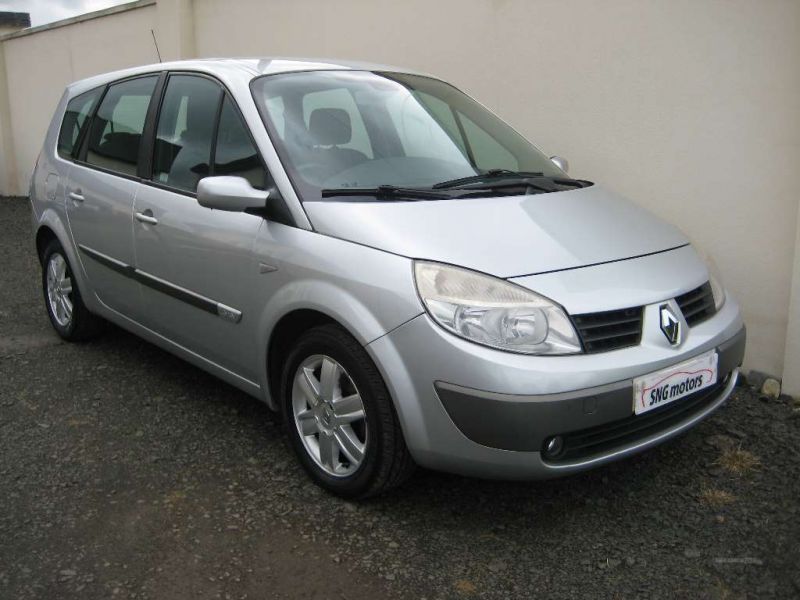 2005 Renault Grand Scenic DYN-IQUE 16V image 1
