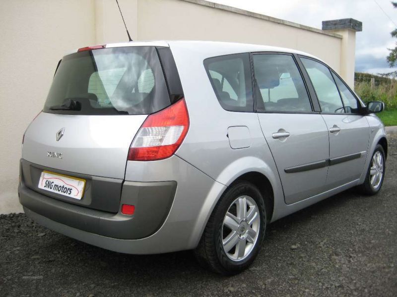 2005 Renault Grand Scenic DYN-IQUE 16V image 3