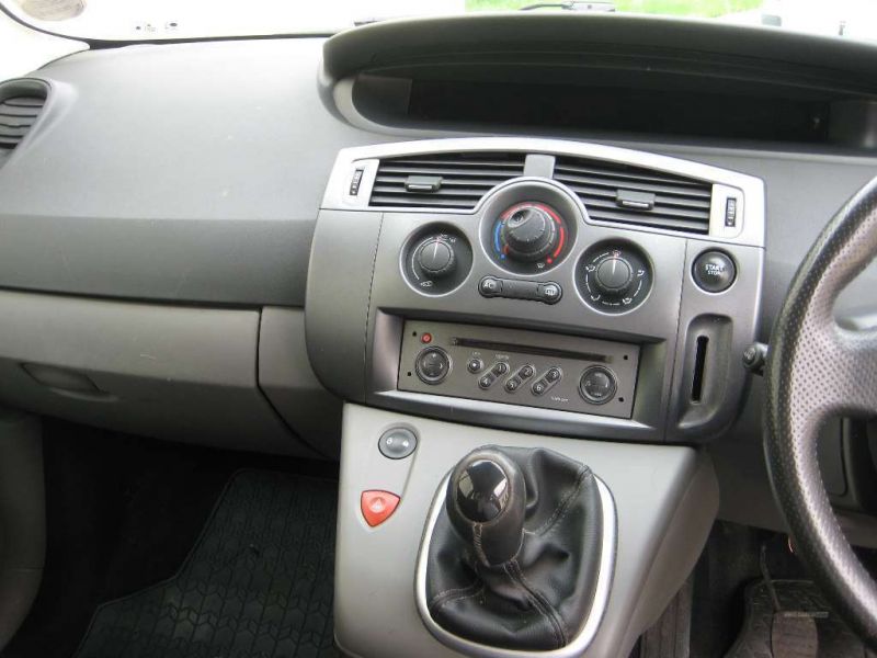 2005 Renault Grand Scenic DYN-IQUE 16V image 6