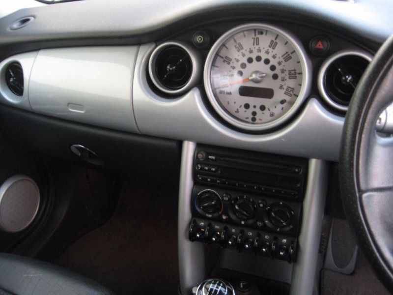 2004 MINI Cooper 1.6 image 6