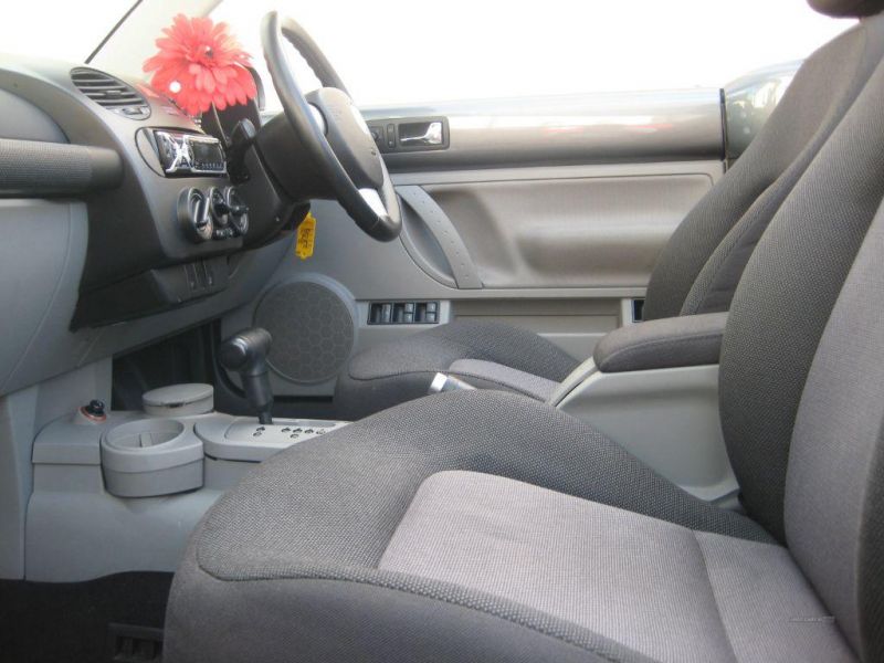 2004 Volkswagen Beetle CABRIOLET image 5